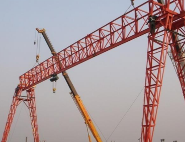 懸掛式電動葫蘆和龍門吊助力偏遠地區(qū)路網建設